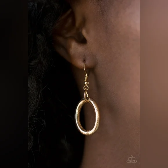 Boldly Bronx Necklace - Picture 3 of 3